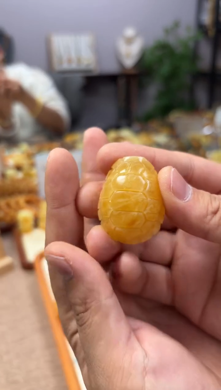 【闪购商品】蜜蜡裸石未镶嵌龟壳