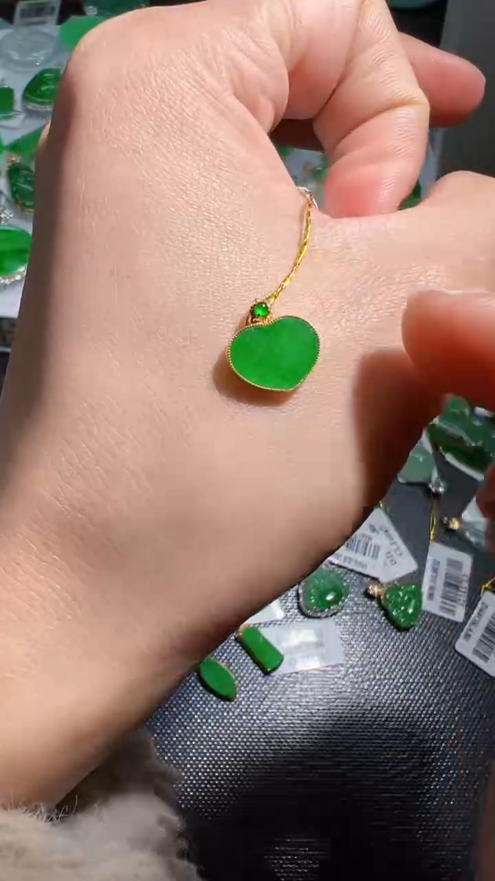 【闪购商品】翡翠颈饰18K金镶嵌我