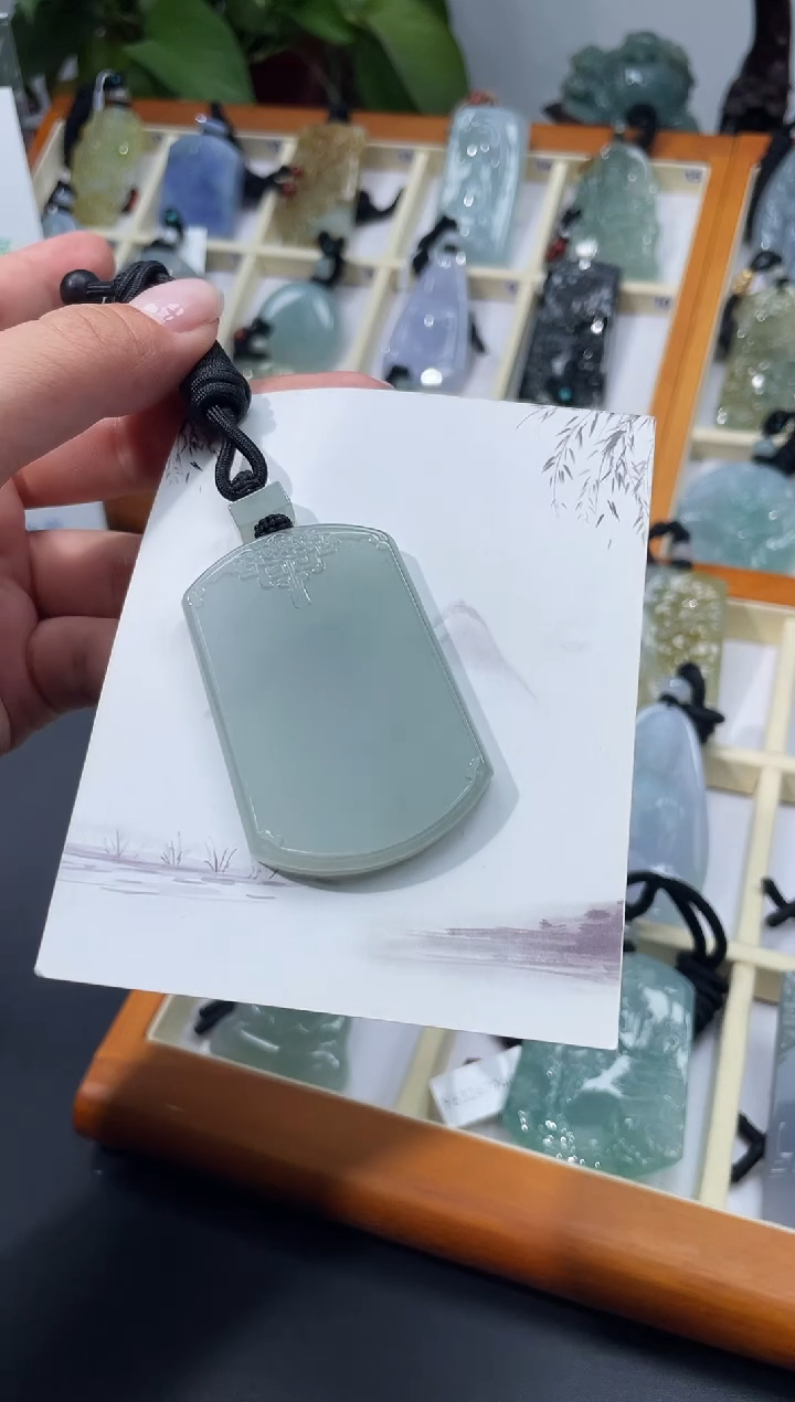 颈饰未镶嵌翡翠无事牌