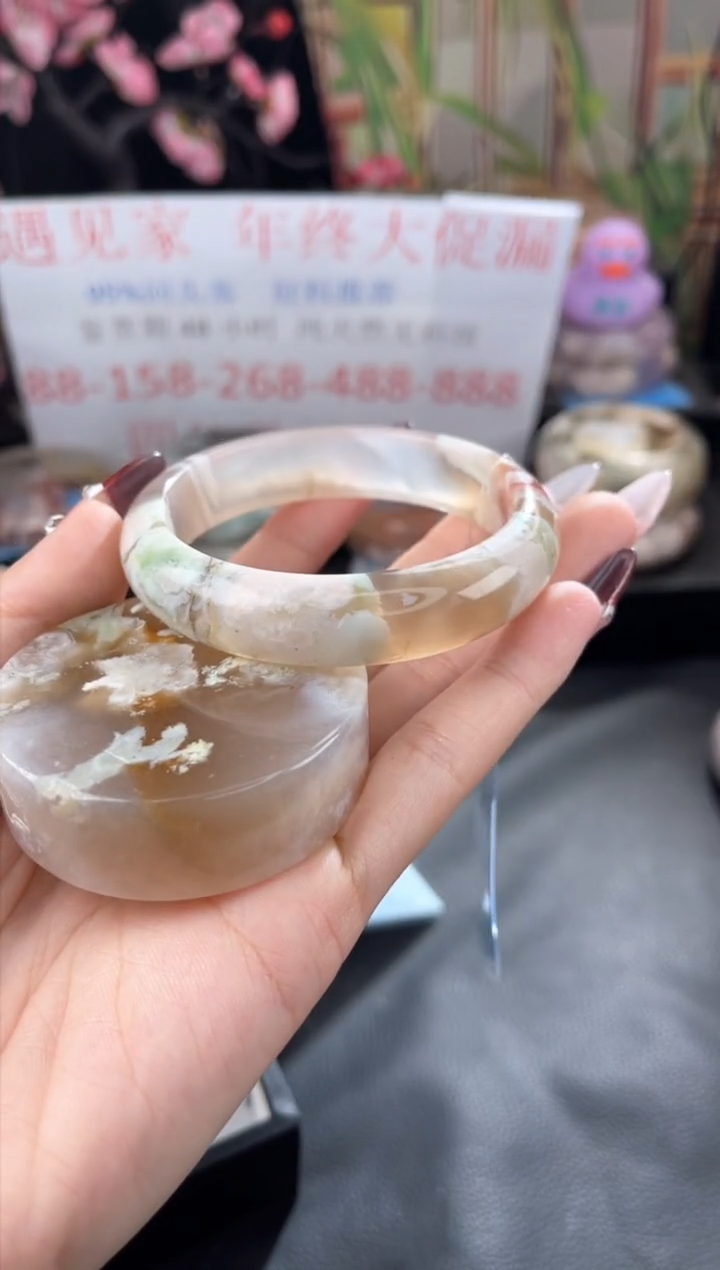 【闪购商品】石英质玉手镯未镶嵌56