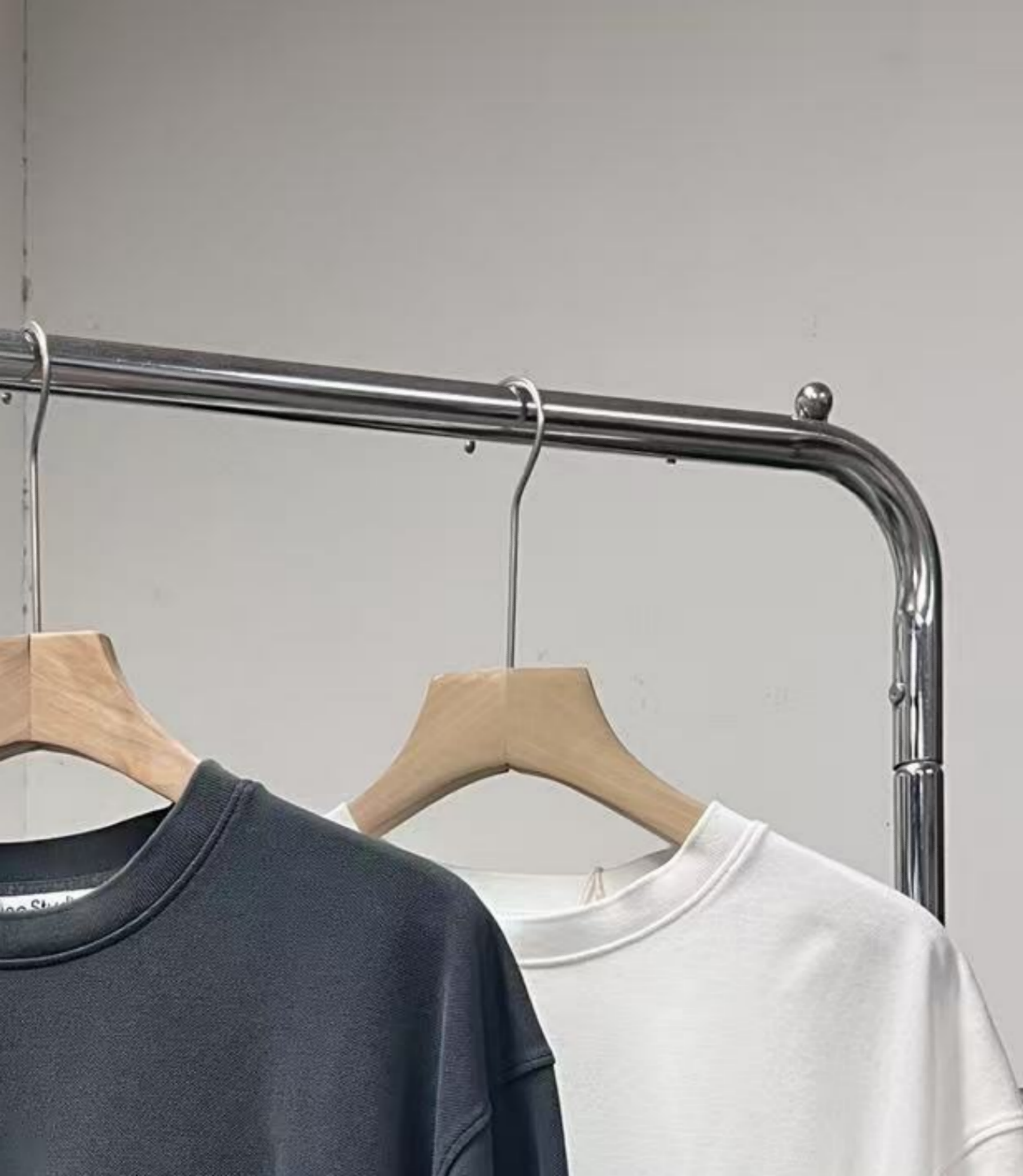 【临时系列】黑白色刺绣短袖 T恤