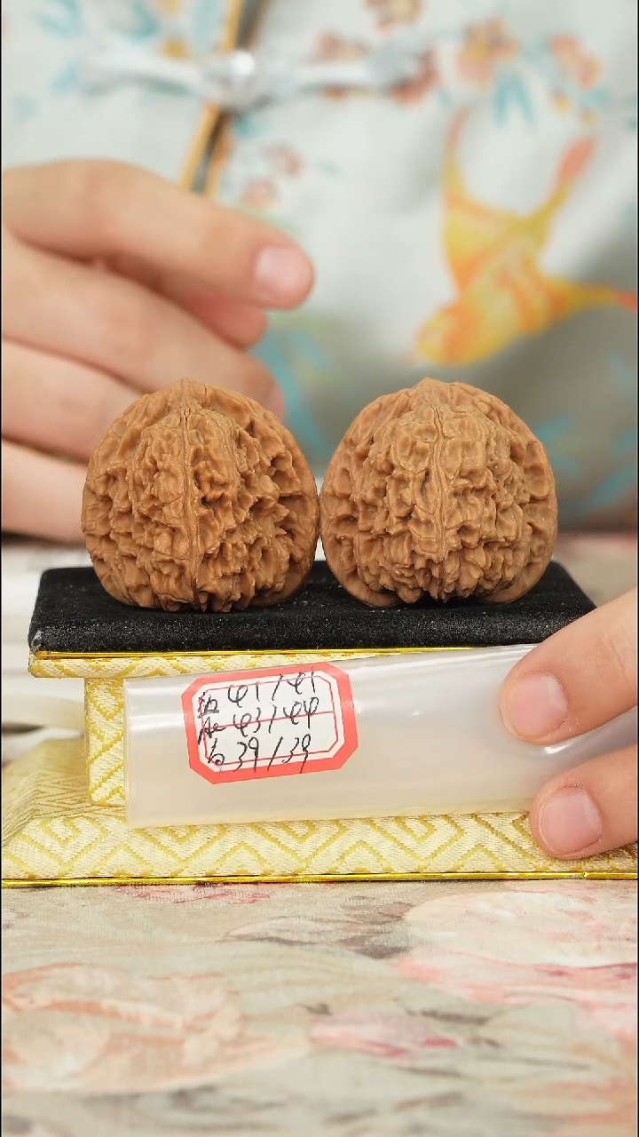 【闪购商品】文玩核桃把件赵喜满南将石