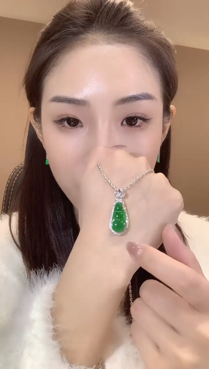 【闪购商品】翡翠吊坠(不含链)18K金镶嵌D5