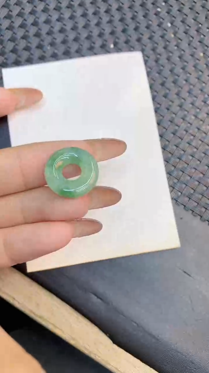 颈饰未镶嵌翡翠1