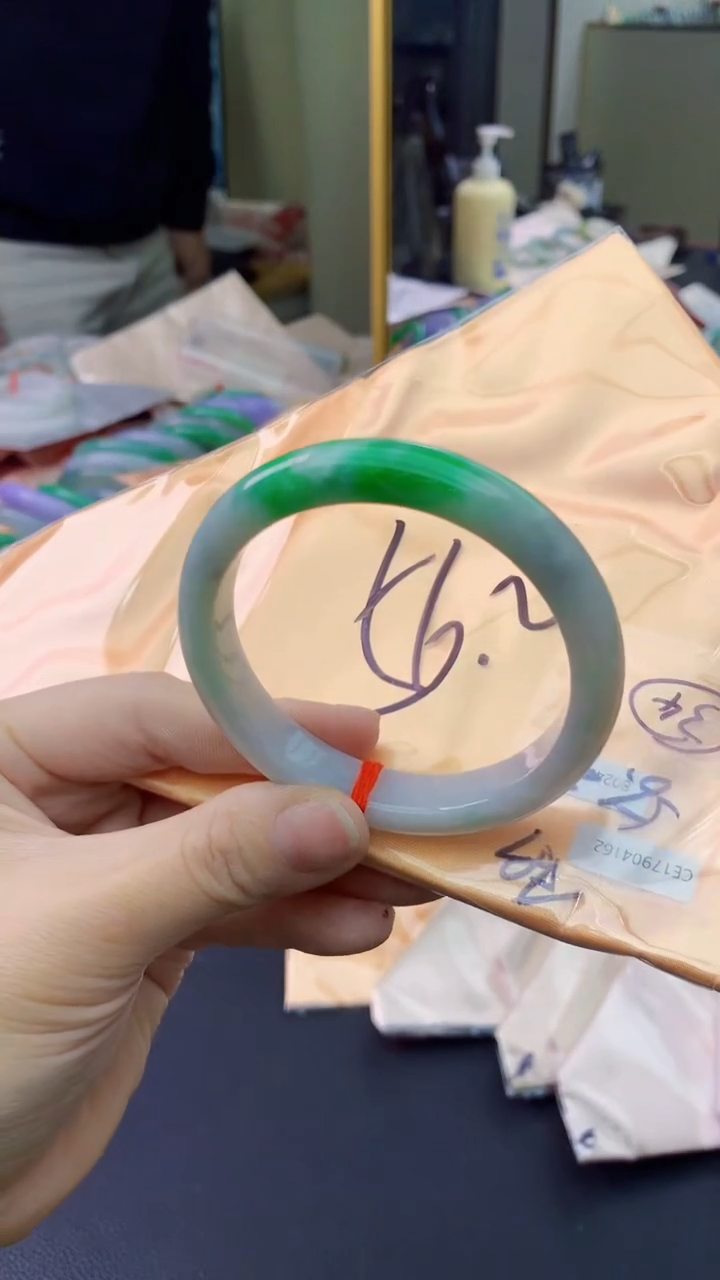 【闪购商品】翡翠手镯未镶嵌0213390051