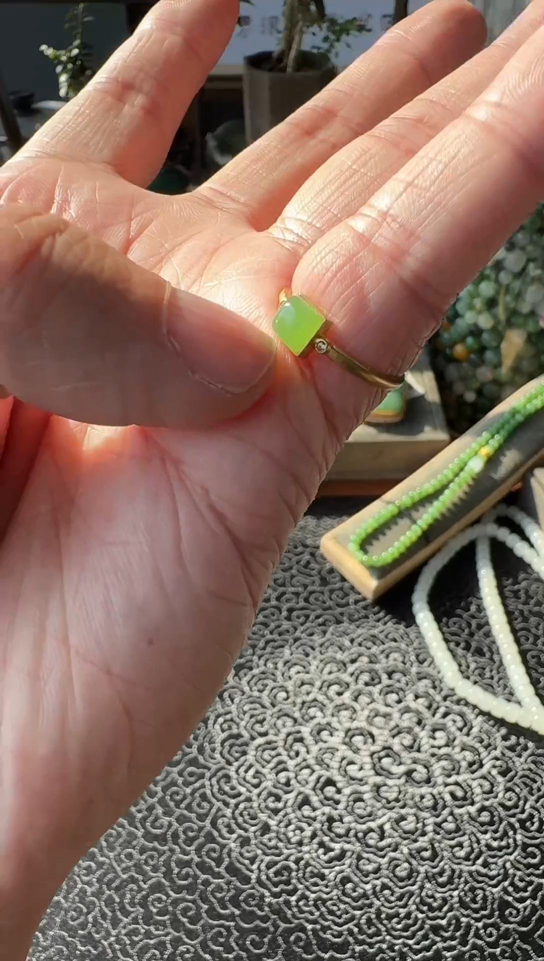 【闪购商品】和田玉戒指18K金镶嵌苹果绿多样性发其一