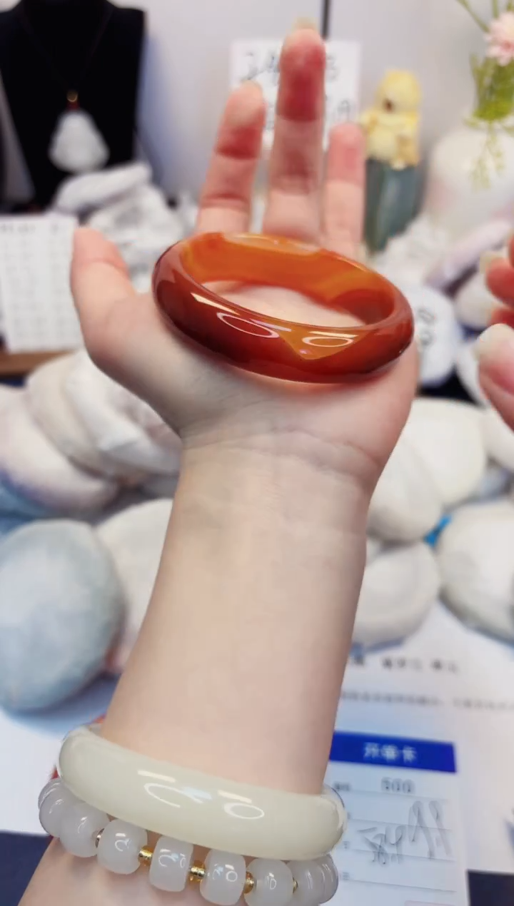 【闪购商品】石英质玉手镯未镶嵌500-玛瑙-圈口58