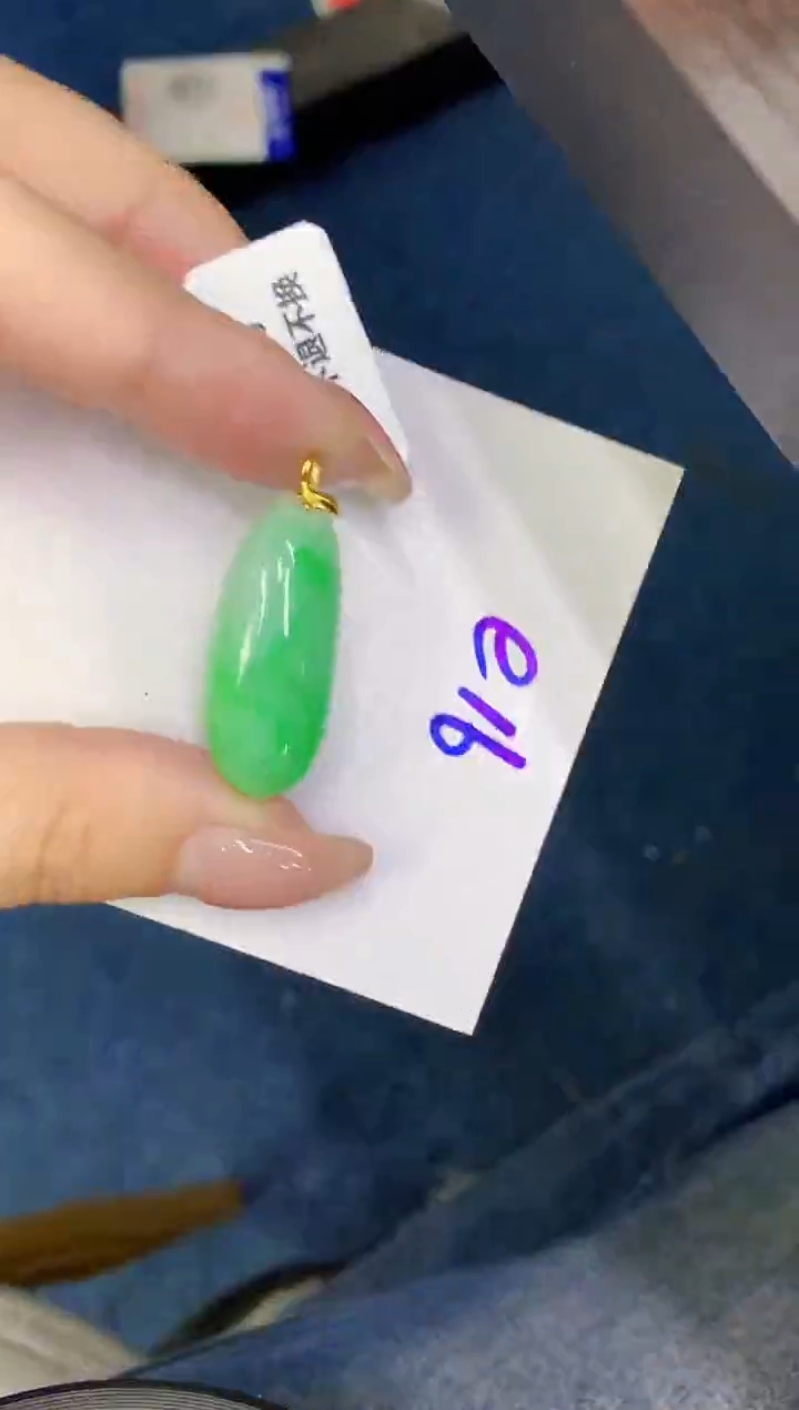 翡翠18K金镶嵌颈饰00000000000