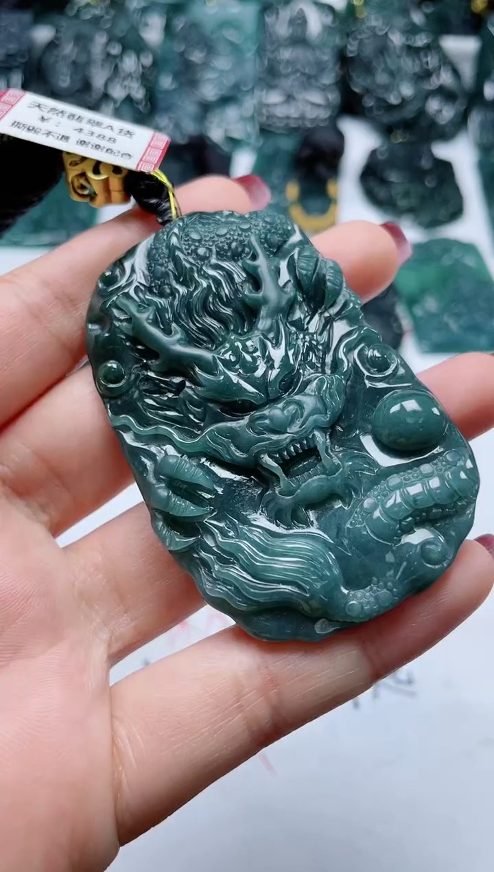 【闪购商品】翡翠颈饰未镶嵌          