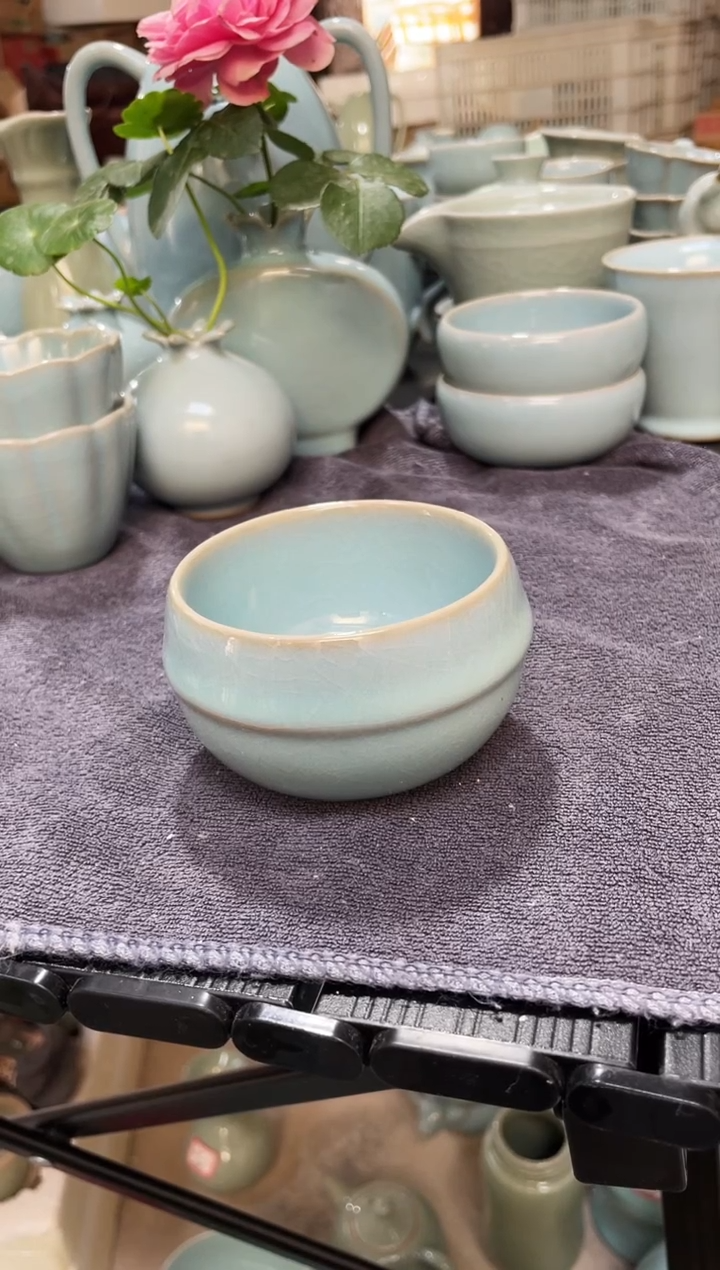 其他天青釉微瑕无款铃铛杯