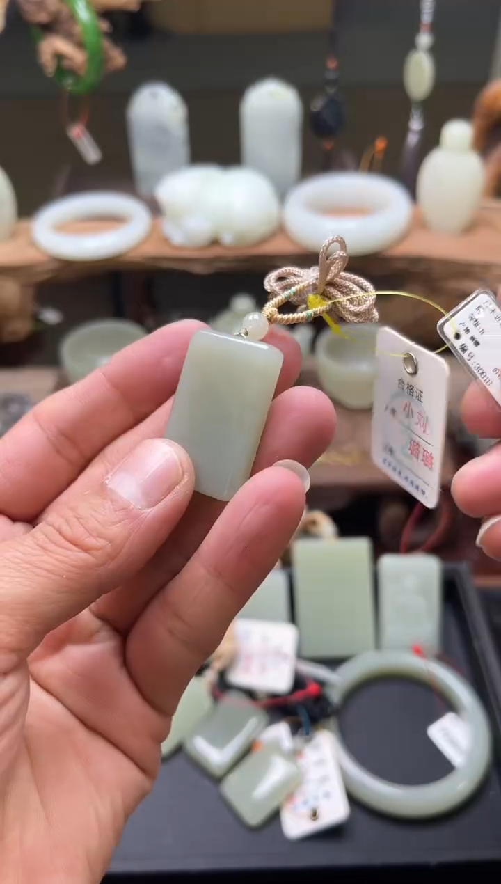 【闪购商品】和田玉吊坠未镶嵌且末青白  光面无事牌30818