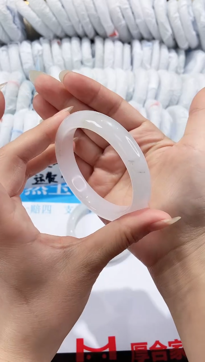 【闪购商品】石英质玉手镯未镶嵌53-56.4