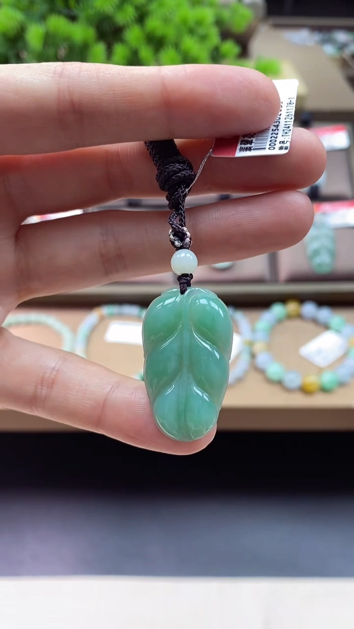 【闪购商品】翡翠颈饰未镶嵌叶子