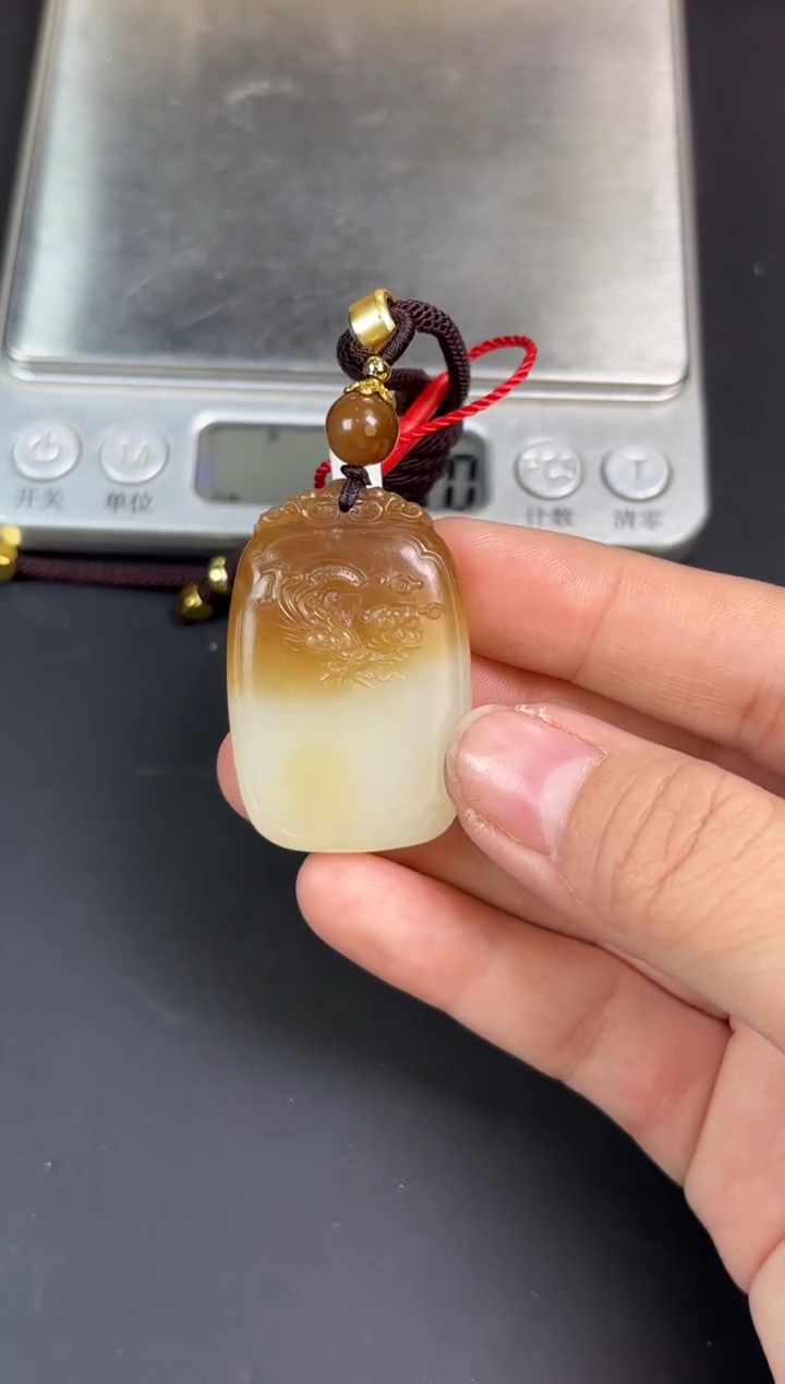 【闪购商品】和田玉吊坠(赠链)未镶嵌且末金山微色差吊坠