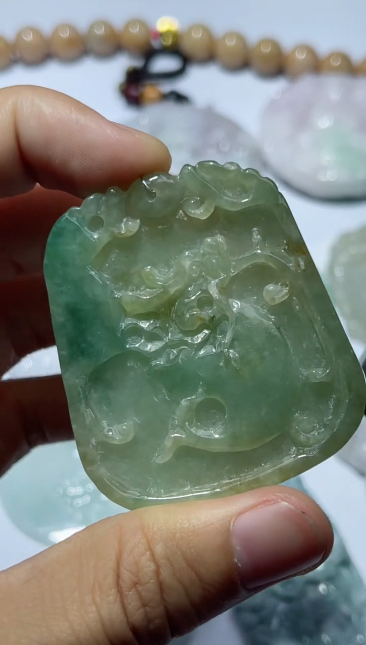 【闪购商品】翡翠颈饰未镶嵌00013188