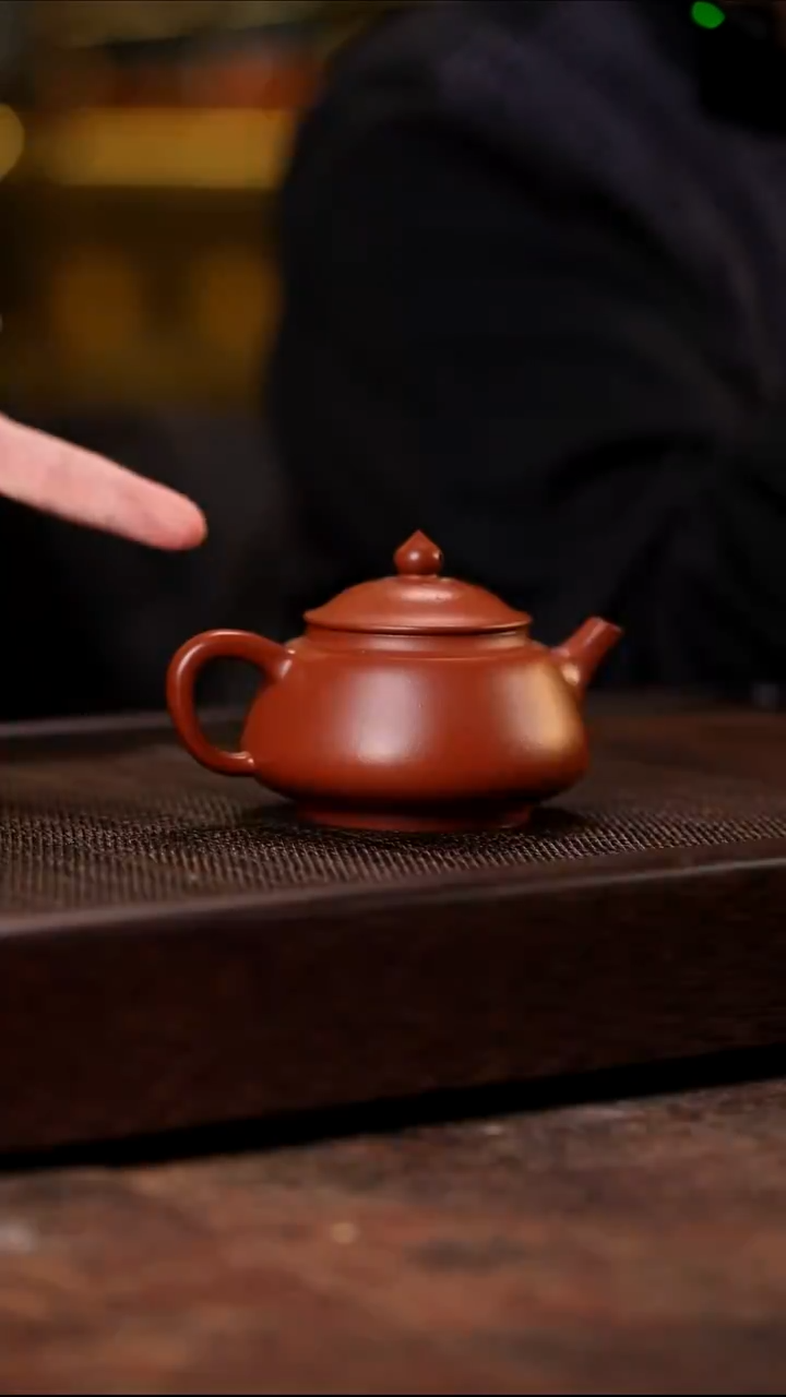 宜兴紫砂大红泥扁樱