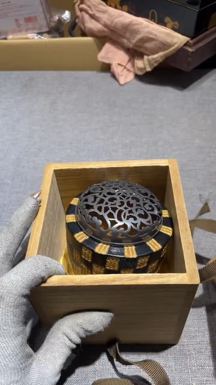 陶瓷柏****A   光   年