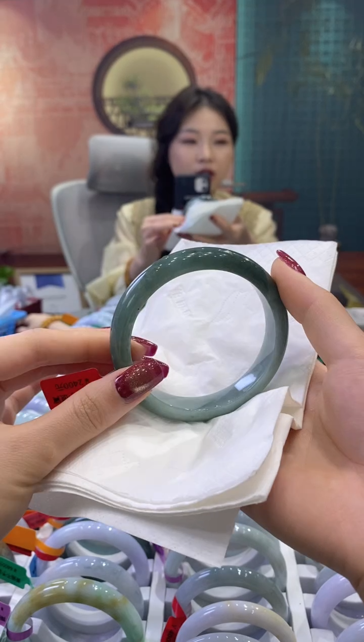 【闪购商品】翡翠手镯未镶嵌多人06171