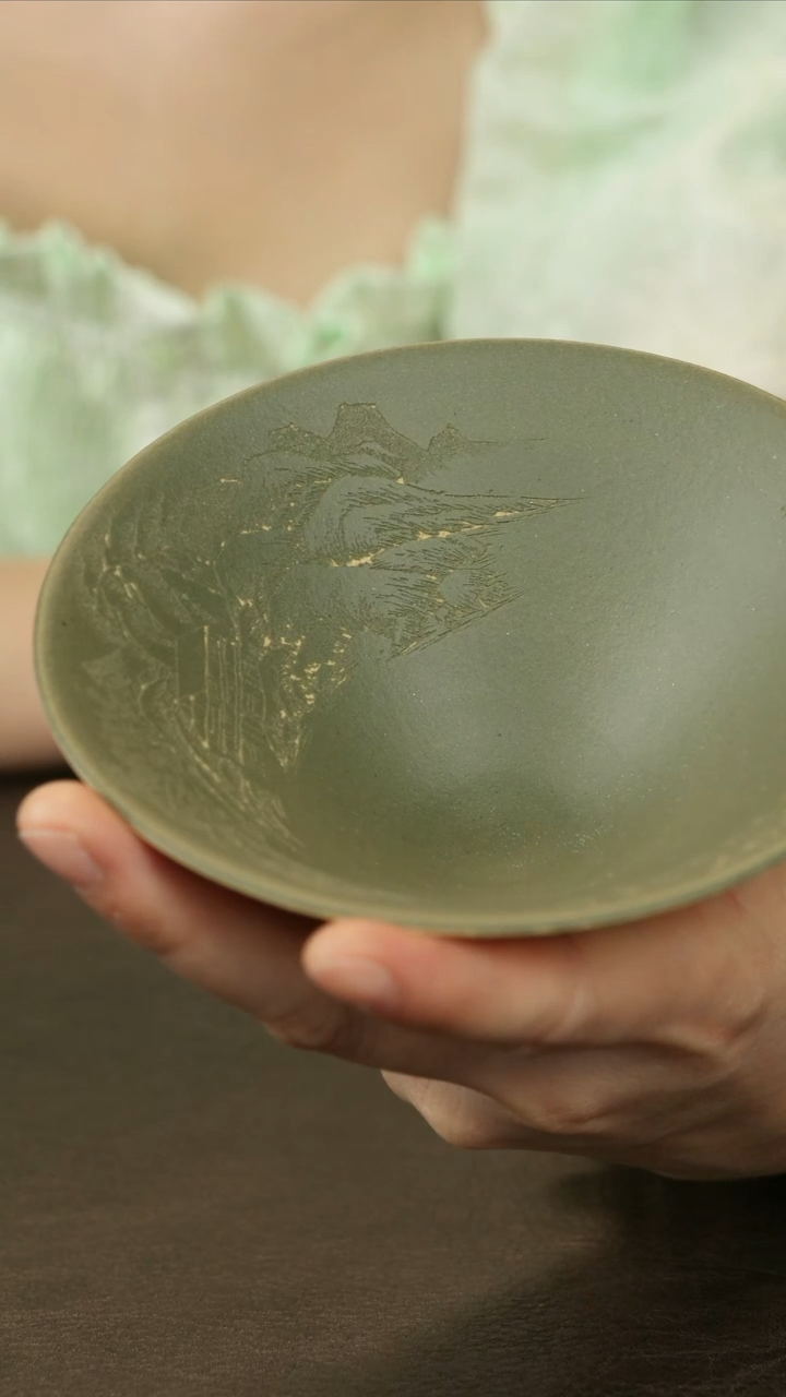 紫砂茶碗李建军  粉浆斗笠杯  本绿粉豆青泥 刻山水  150cc