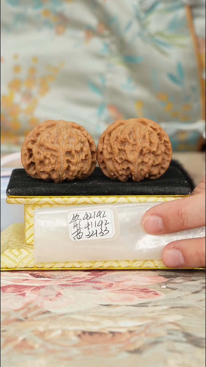 【闪购商品】文玩核桃把件苹果园