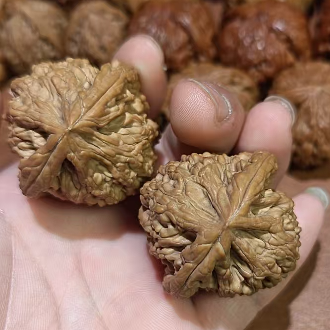 全品虎头王文玩核桃手把件