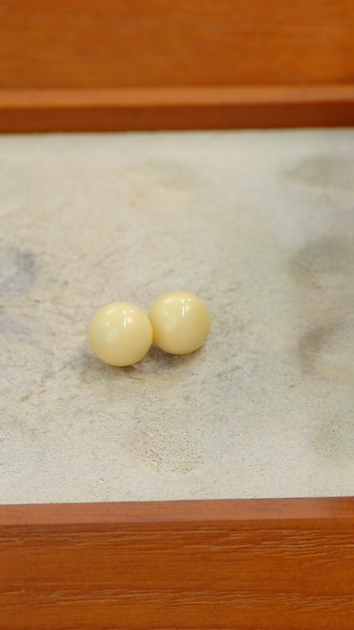 【闪购商品】蜜蜡裸石未镶嵌俄料8MM0.54克