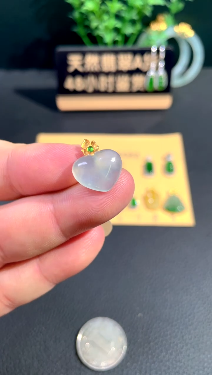 颈饰18K金镶嵌翡翠翡翠