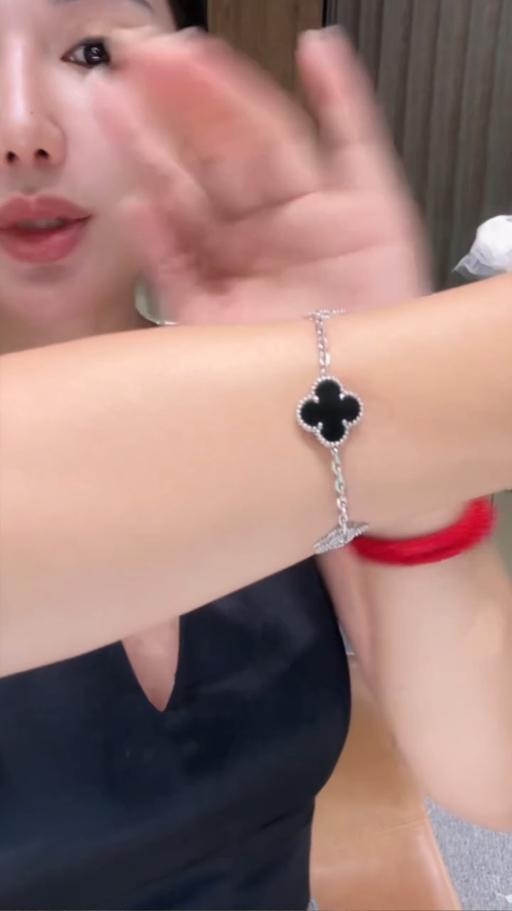 手链18K金镶嵌钻石熊猫