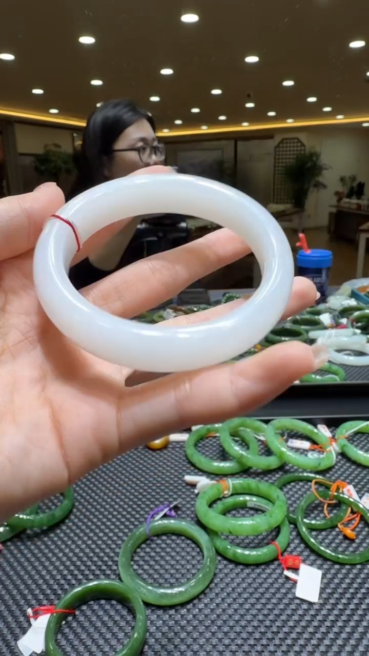 颈饰未镶嵌和田玉手镯60