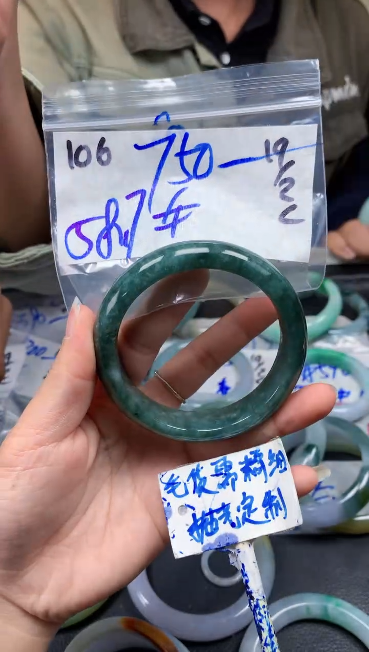 【闪购商品】定制翡翠未镶嵌106毛货需精细抛光手镯多样性拍一发一