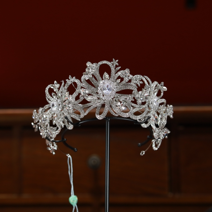 合金仿水晶婚庆饰品 17593合金镂空花朵式皇冠配饰仙气精致
