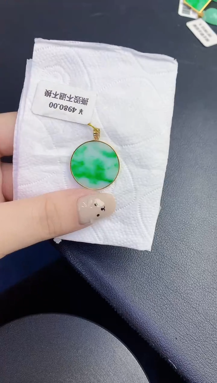 颈饰18K金镶嵌翡翠缅甸天然翡翠A货