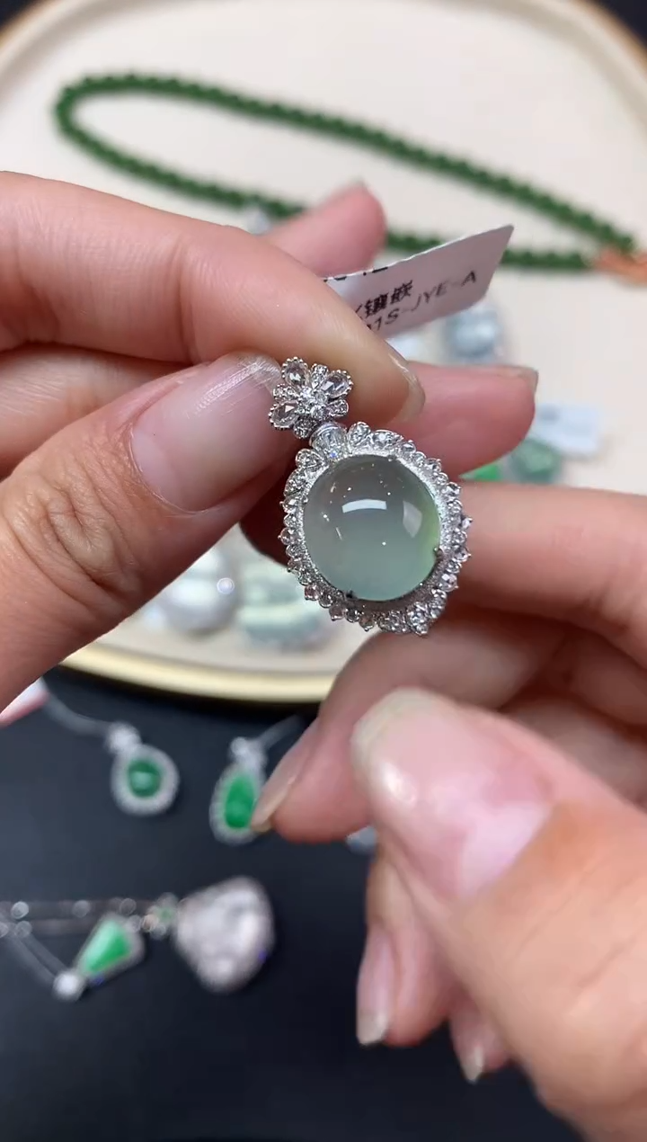 【闪购商品】翡翠吊坠(不含链)18K金镶嵌吊坠A371|9800