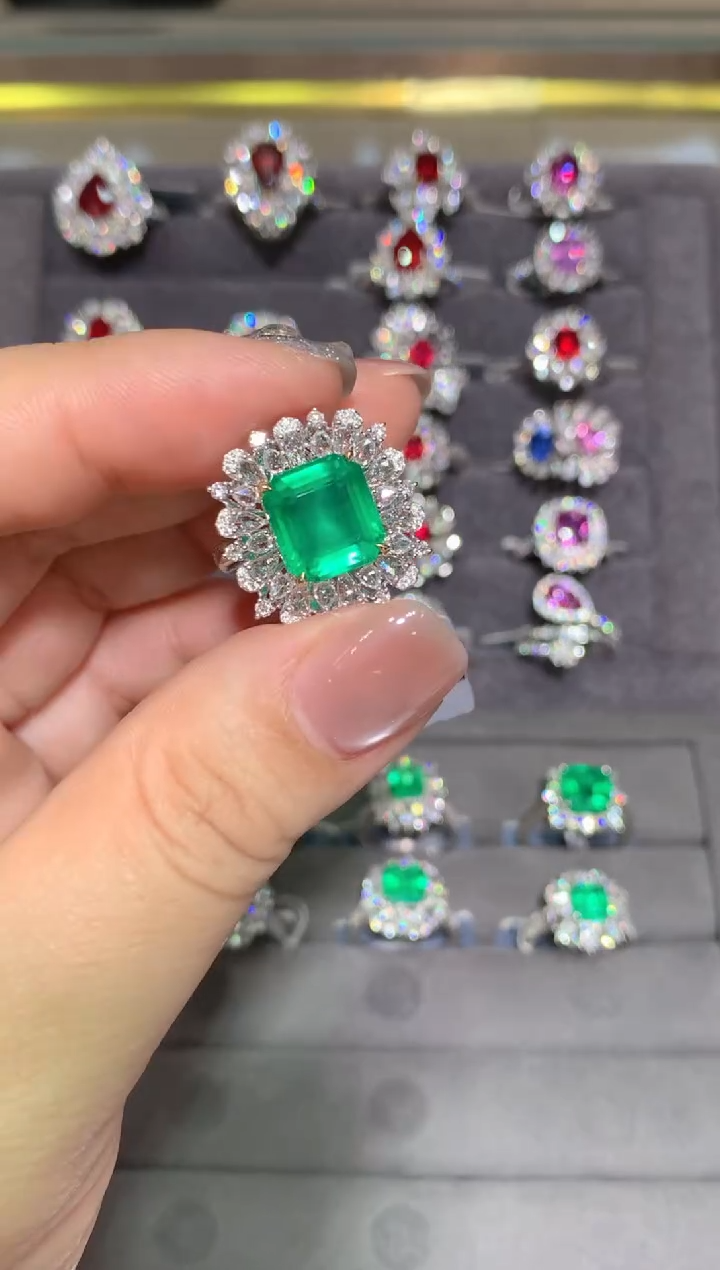 18K金镶嵌戒指祖母绿4.53CT