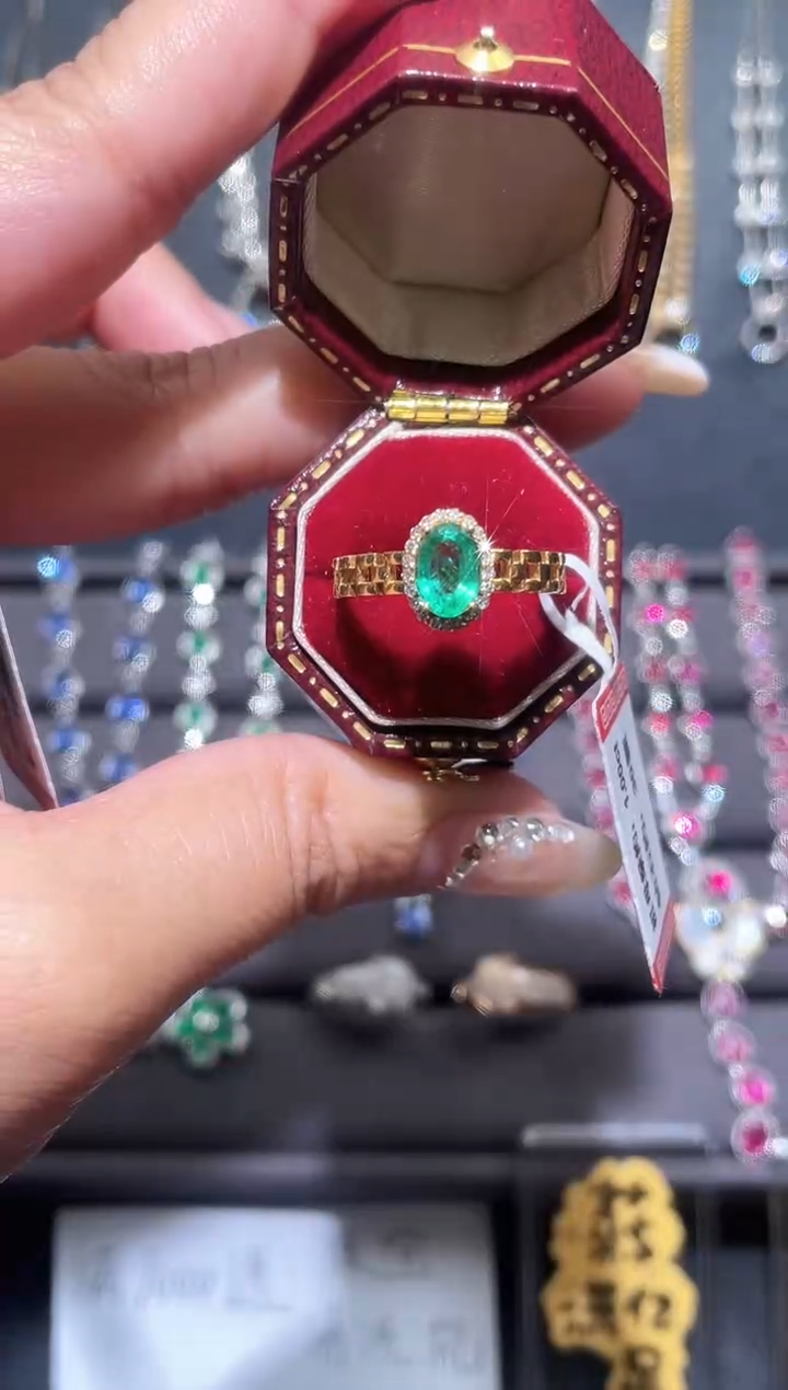 【闪购商品】祖母绿戒指18K金镶嵌祖母绿戒指