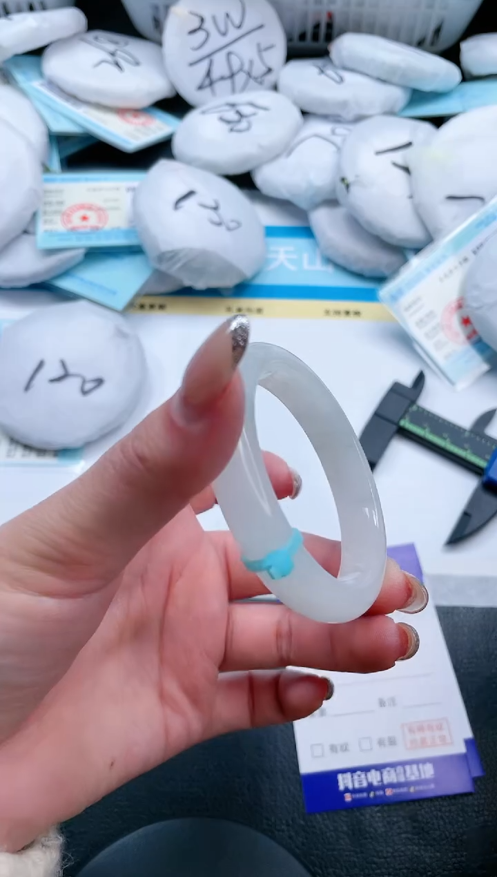 【闪购商品】石英质玉手镯未镶嵌16V123-50