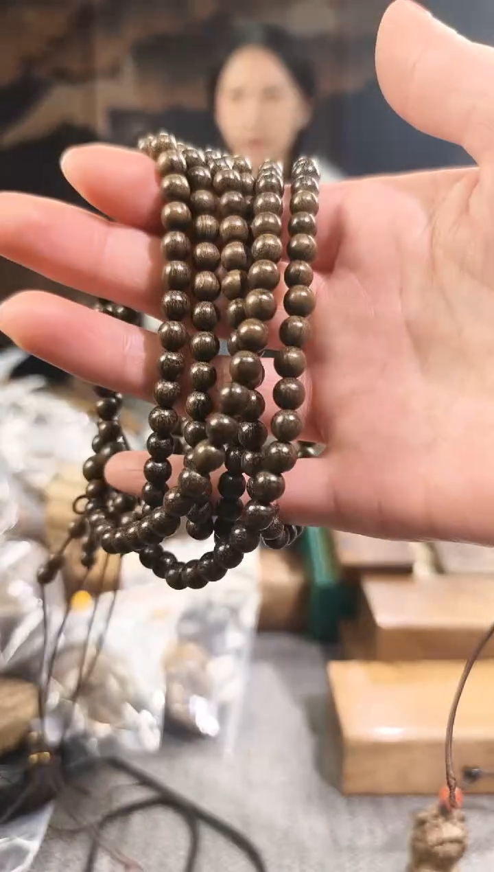 【闪购商品】0.6阴沉绿108多圈金丝楠