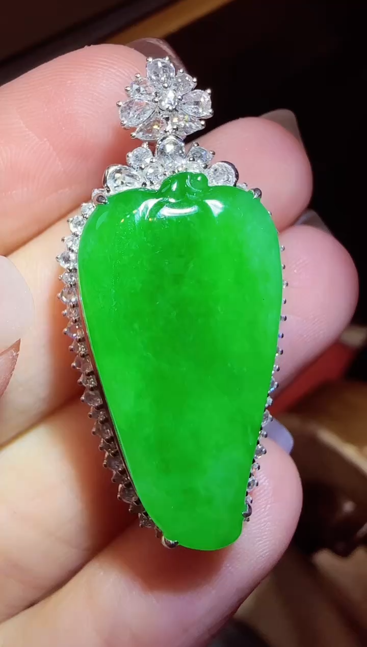 【闪购商品】翡翠吊坠(不含链)18K金镶嵌瓜