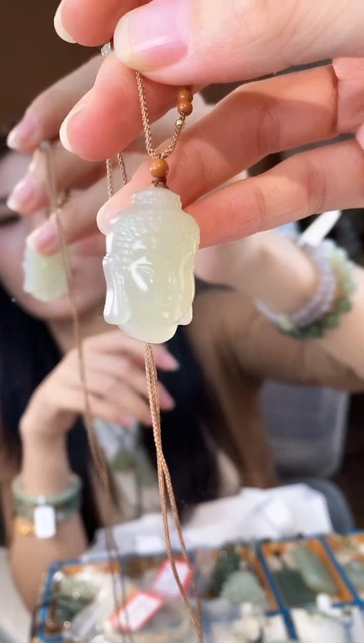 颈饰未镶嵌和田玉佛头
