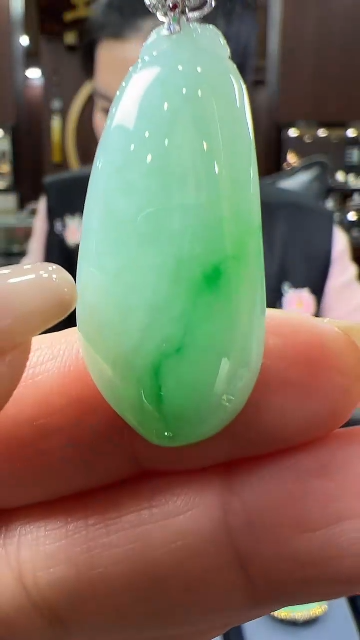 【闪购商品】翡翠挂件18K金镶嵌福瓜不含链