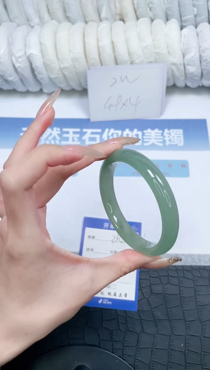 【闪购商品】石英质玉手镯未镶嵌Z334-61.2