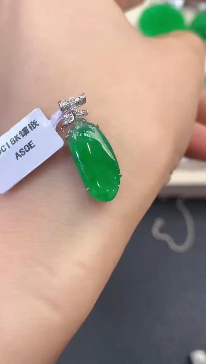 【闪购商品】翡翠吊坠(不含链)18K金镶嵌D21   