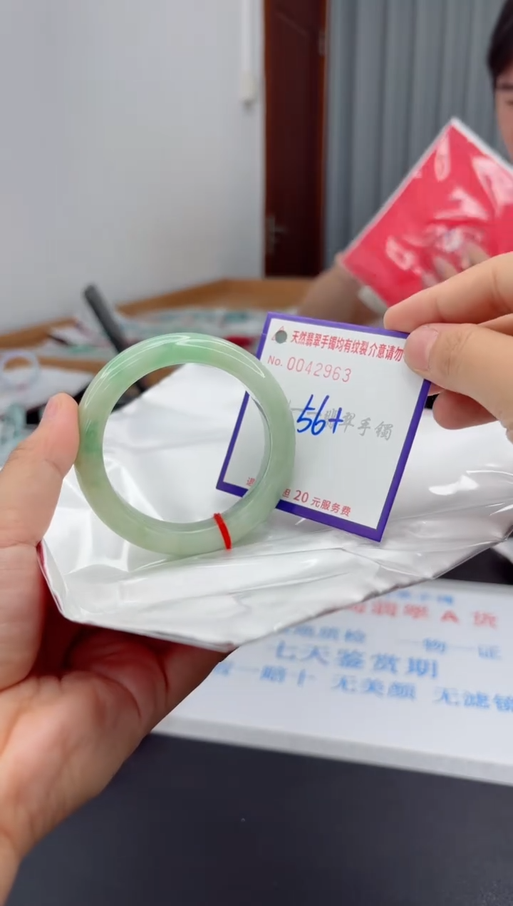 翡翠手镯未镶嵌1