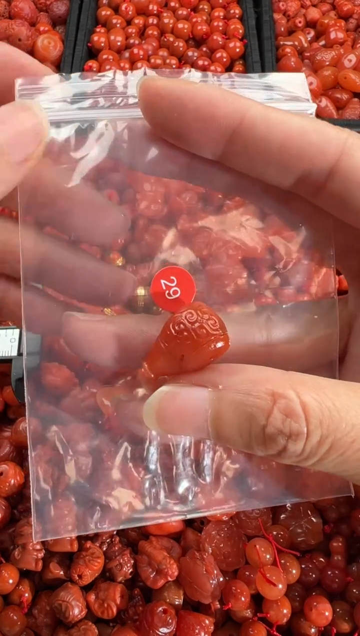 【闪购商品】南红玛瑙颈饰未镶嵌1