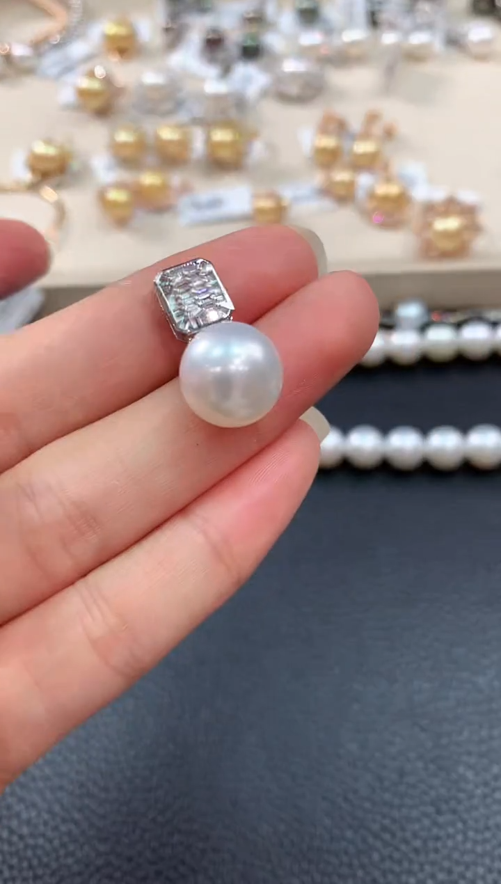 【闪购商品】18K金镶嵌海水珍珠吊坠m128