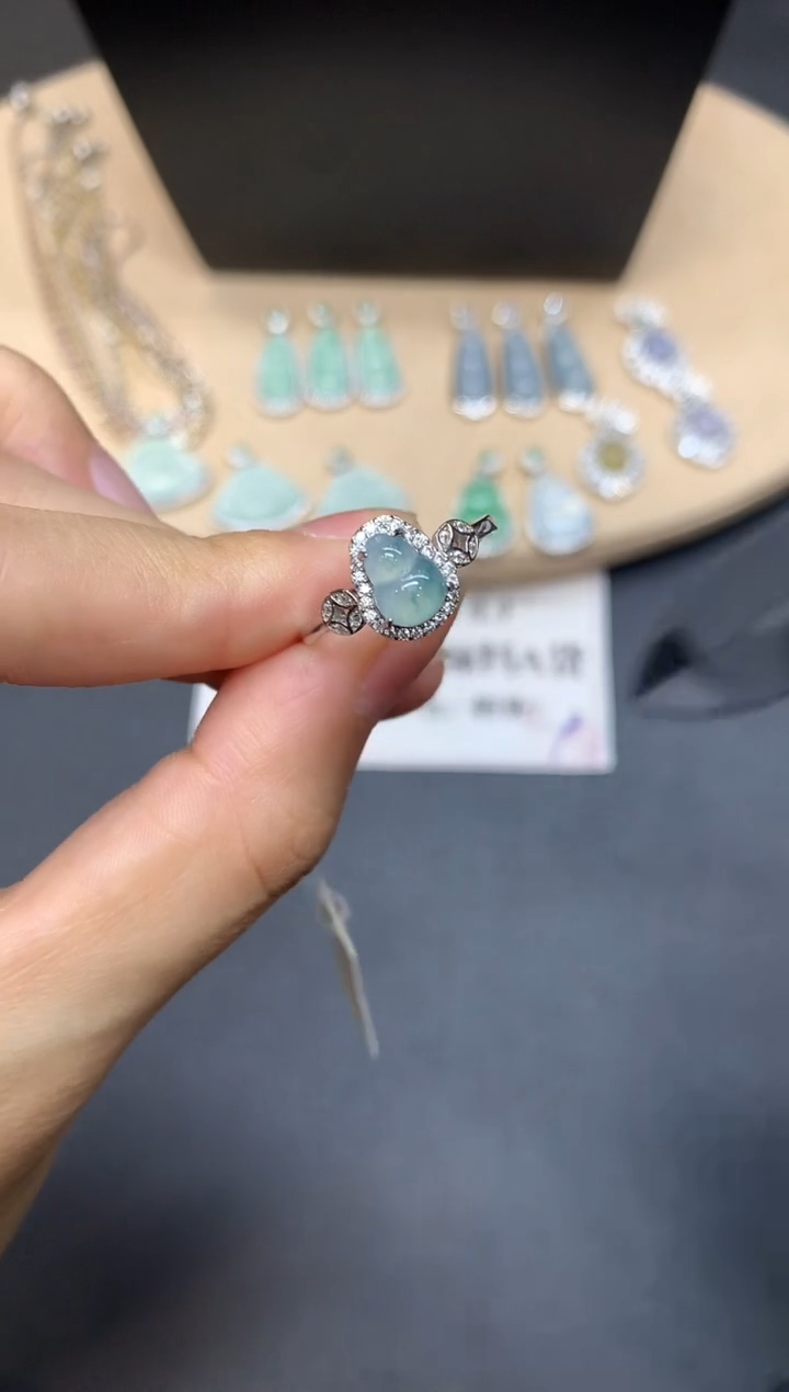 【闪购商品】翡翠戒指银S925镶嵌葫芦【无服务费】