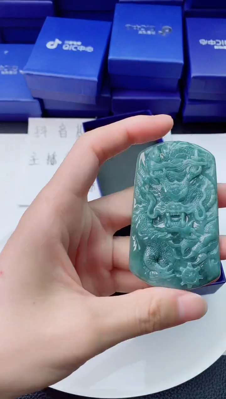 【闪购商品】翡翠未镶嵌颈饰        