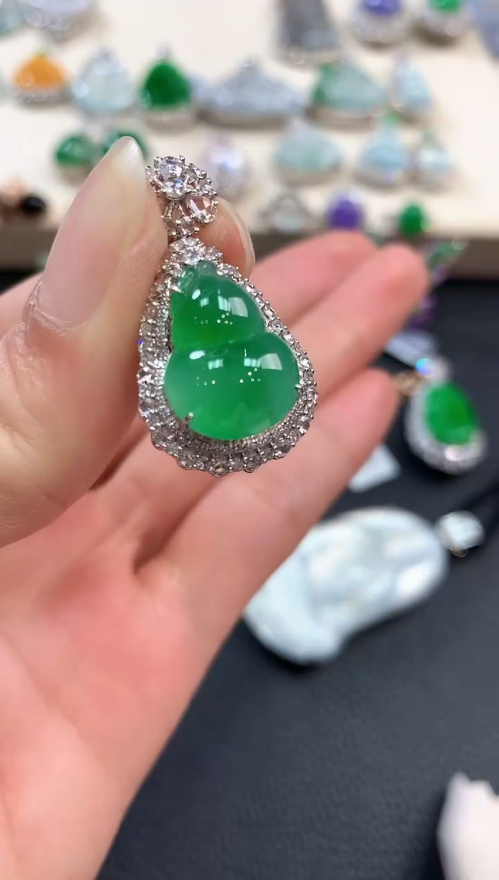 【闪购商品】翡翠吊坠(不含链)18K金镶嵌m108       