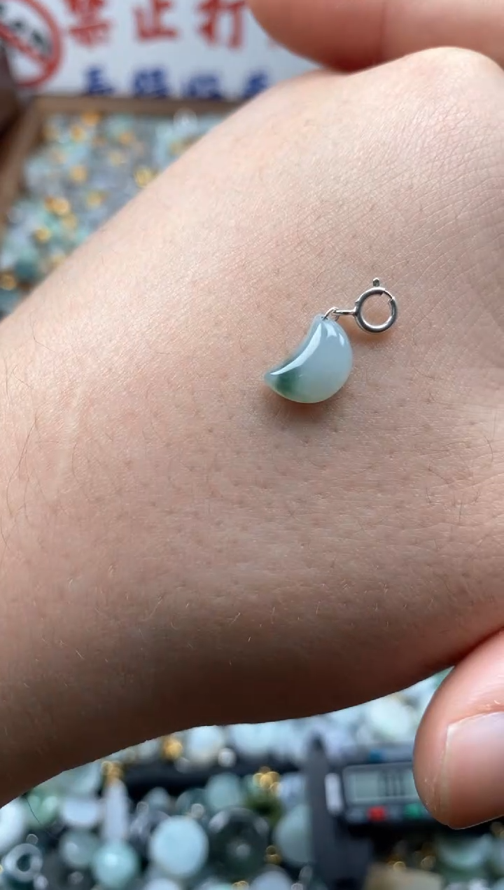 【闪购商品】翡翠颈饰未镶嵌哥哥