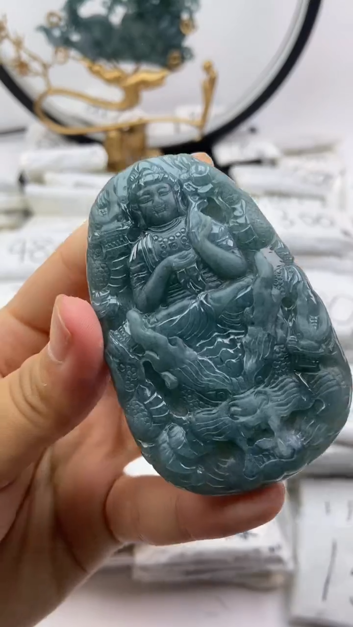 翡翠未镶嵌颈饰大势至